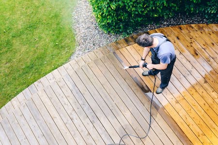 3 Reasons To Hire Professional Pressure Washing Services